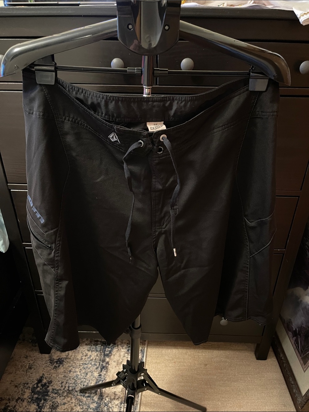 Volcom Men’s Black Cargo Boardshorts with Drawstring